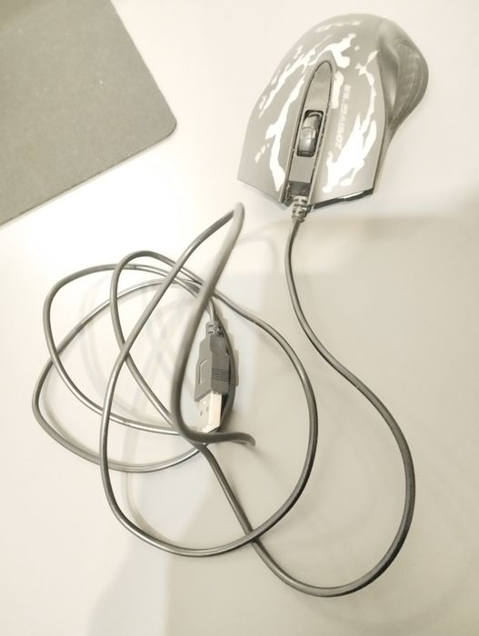 Мишка за гейминг и не става за работа