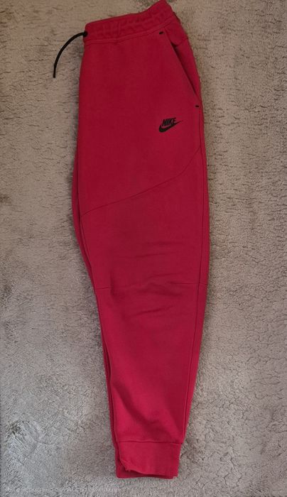 Мъжко долнищe Nike Tech Fleece
Артикулен код : FB8002-063