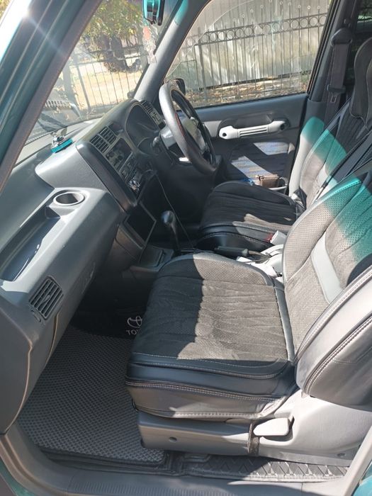 Toyota RAV4 1996 года.