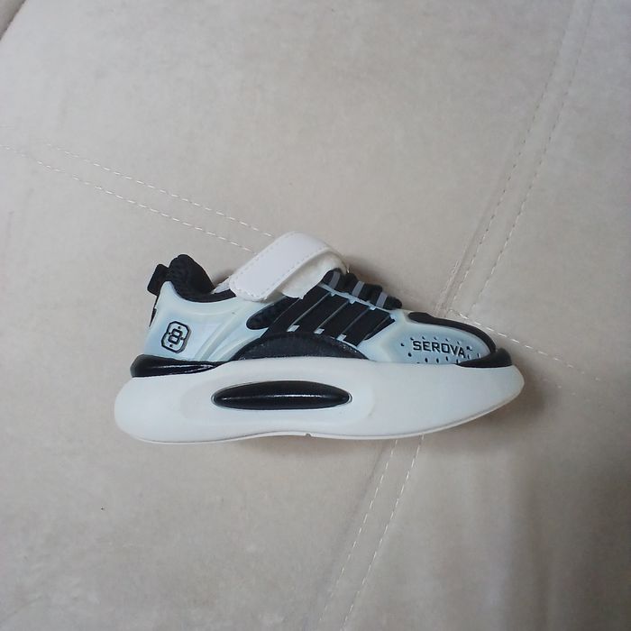 Кроссовки детские.