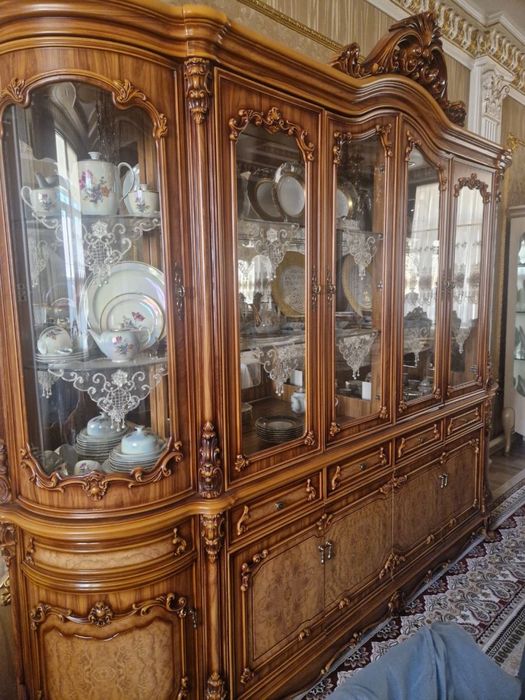 Продам элитный комплект мебели для гостиной