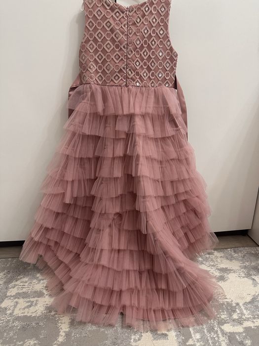 Продам платье 6 лет