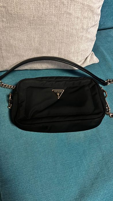 Спортна черна чанта guess
