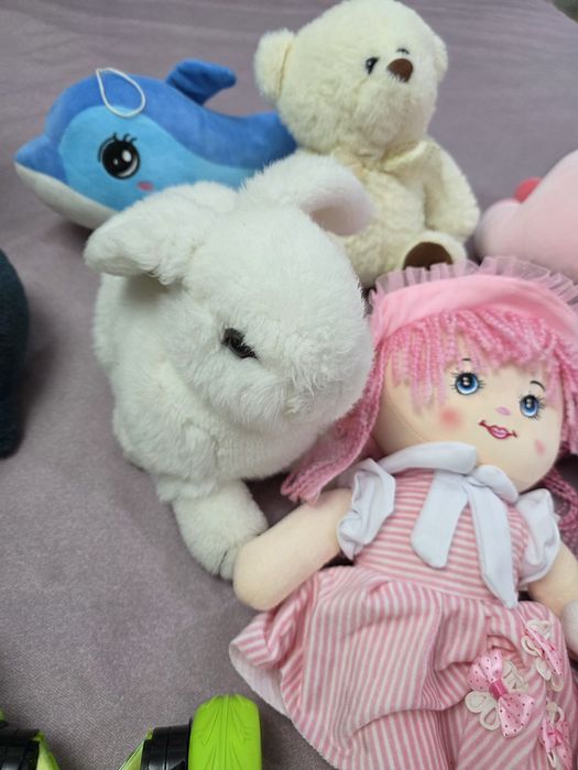 Игрушки мягкие и машинка