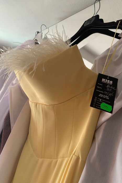 Rochie de seara tip sirena cu pene