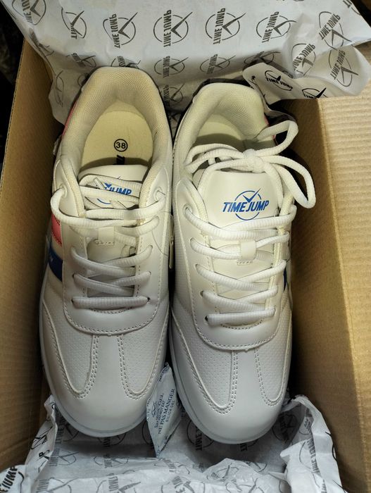 Кроссовки 35 размер.