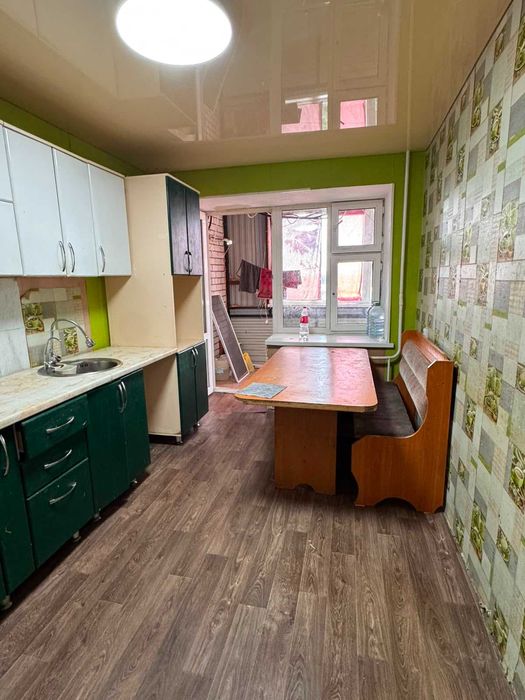 срочно продам 1 ком квартиру 9300