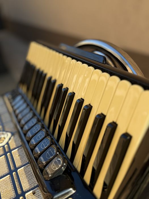 Acordeon italian  Settimio Soprani 120 bași
