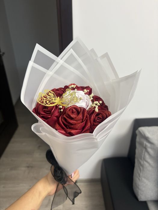 Buchet din satin 7 trandafiri