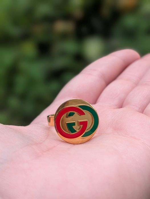Vechi inel Gucci GG placat cu aur, cu email rosu si verde