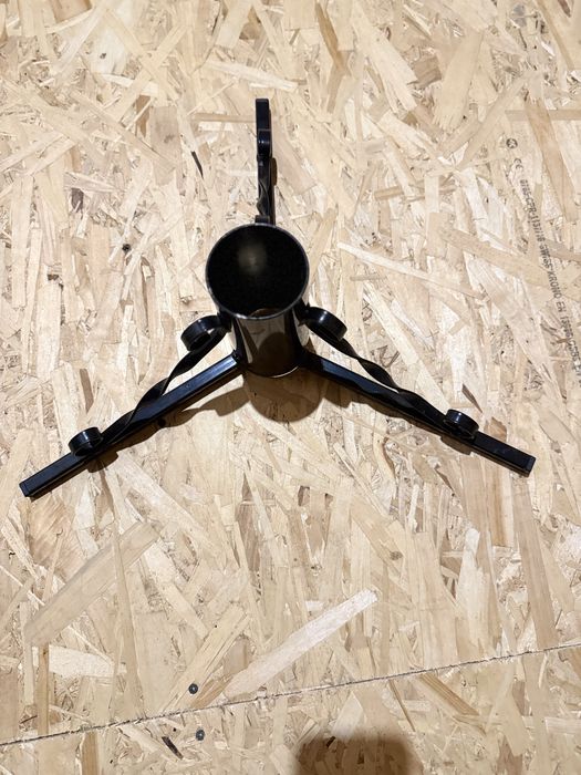 Suport de brad din metal negru