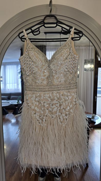 Официална рокля с естествени пера