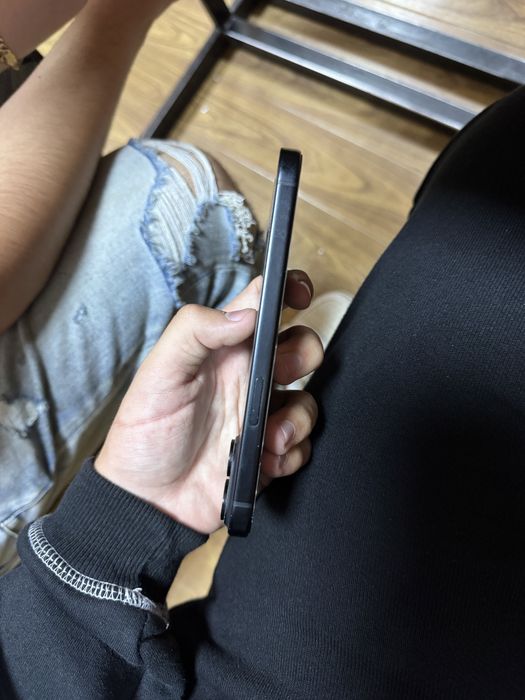 vand iphone 15 simplu