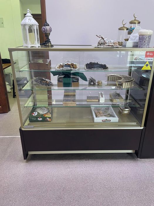 Продается витринный холодильник б/у