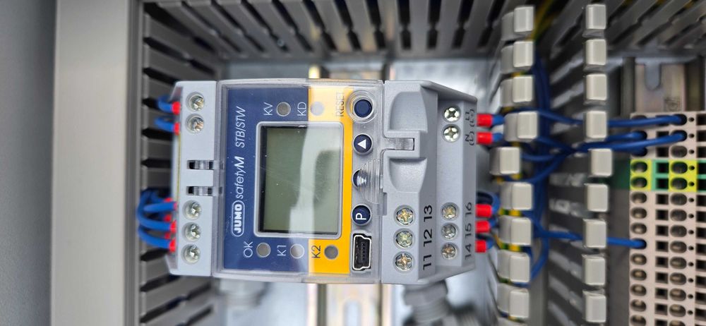 Termostat de siguranță electronic JUMO safetyM STB/STW.