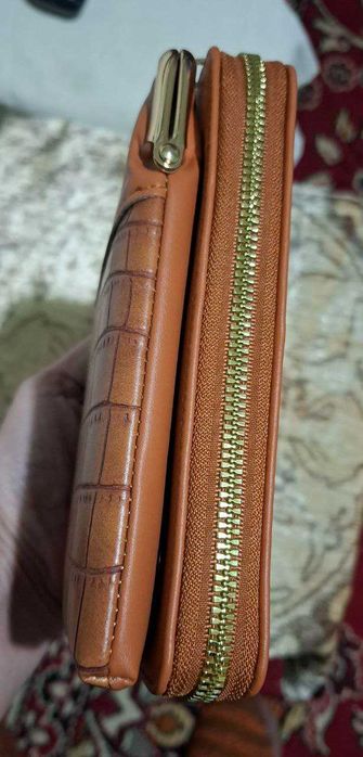 Женские сумки через плечо См. фото