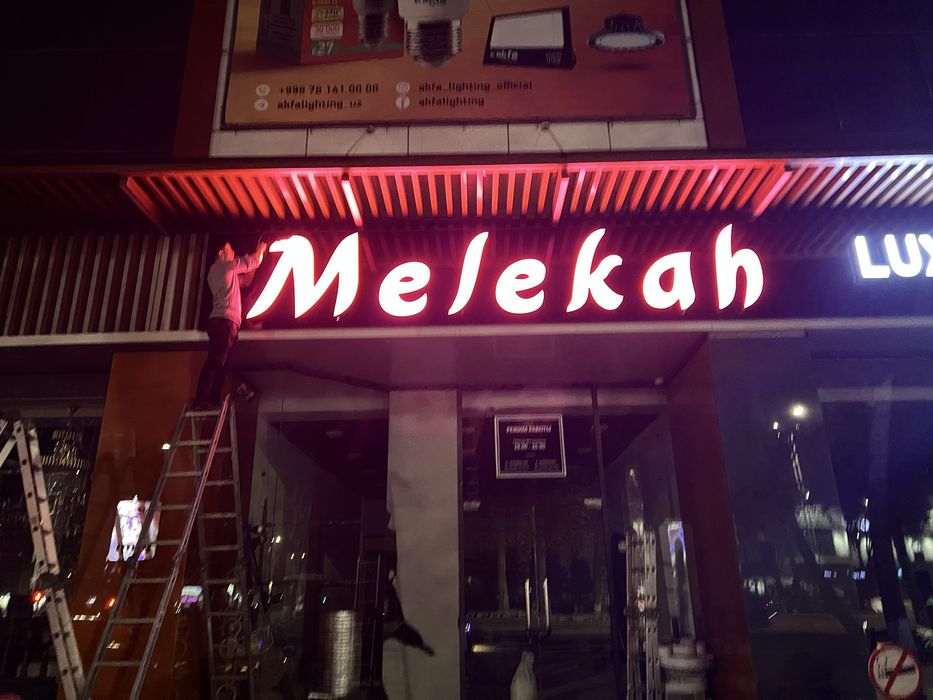 Reklama bukva baner orakal setka barchasi mavjud