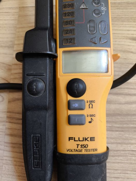 Fluke Т150 двуполюсен тестер за напрежение и проводимост с LCD дисплей