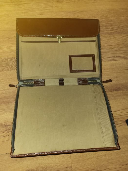 Папка-портфель, супер цена.