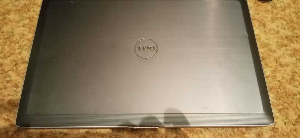 Продавам лап топп,,,