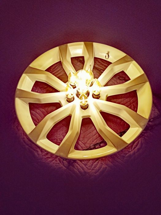 Стилен и величествен полилей