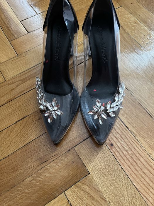 Обувки на ток с камъни