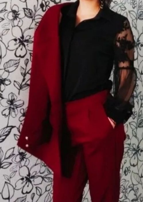 Кофта с гипюровыми рукавами 44 (М) размера