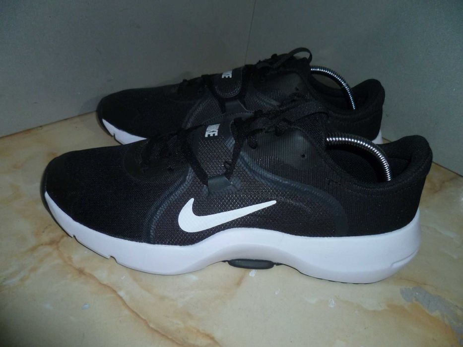 NIKE нови маратонки №45