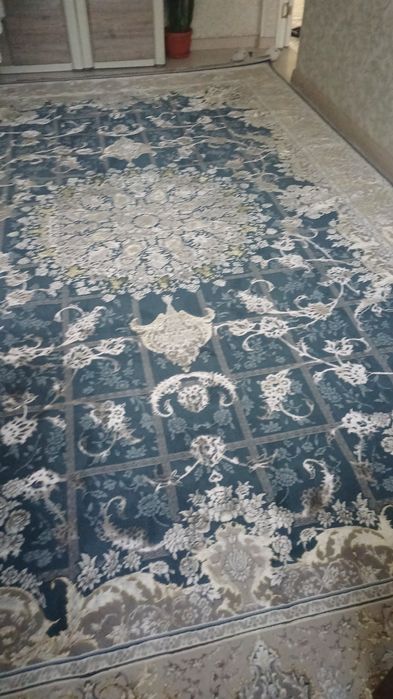 Продам ковер новый.