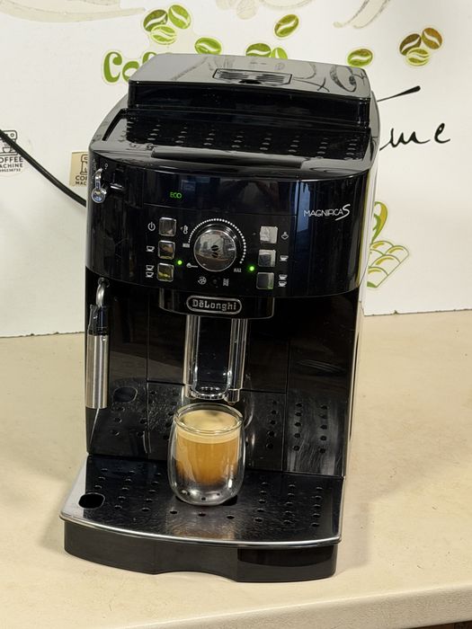 Кафемашина кафе автомат delonghi magnifica S с гаранция