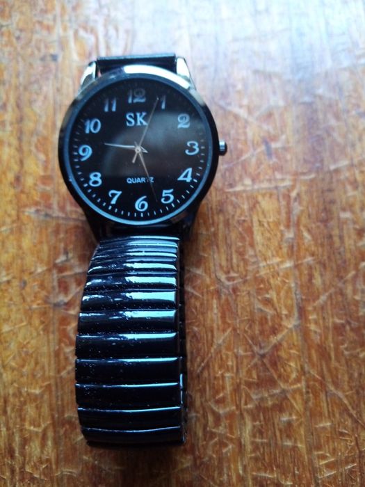 Продам часы электронные новые