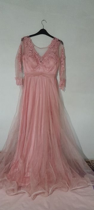 Vând rochii de ocazie