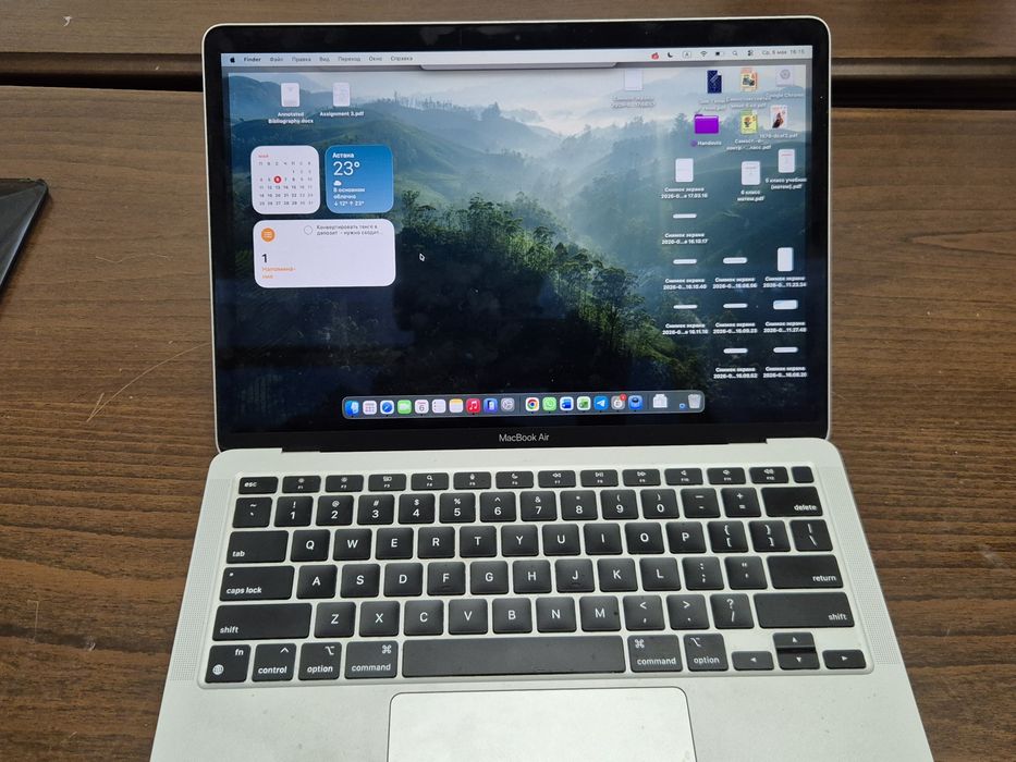 MacBook m1 2021.