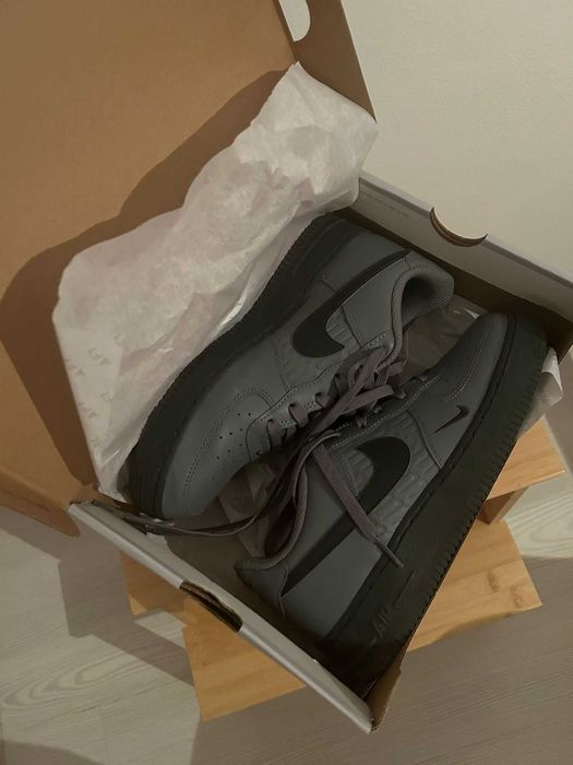 Nike Air Force 1 (GS) marimea 40 - gri antracit - originali - made in Indonesia