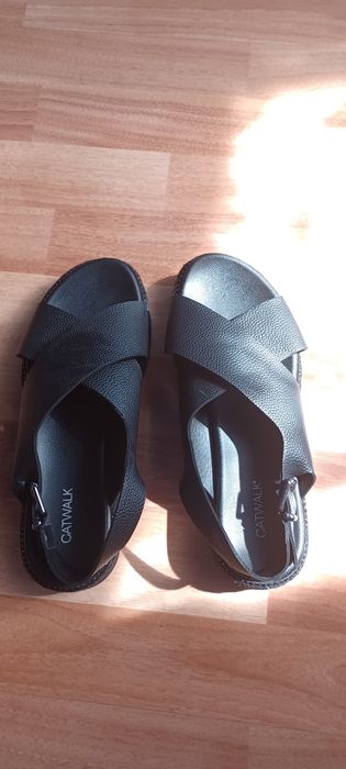 Sandale              .