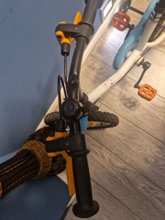 Vand bicicleta cu roti ajutatoare