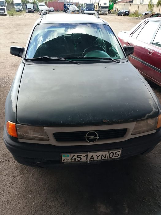 Продам машину Opel Astra находу