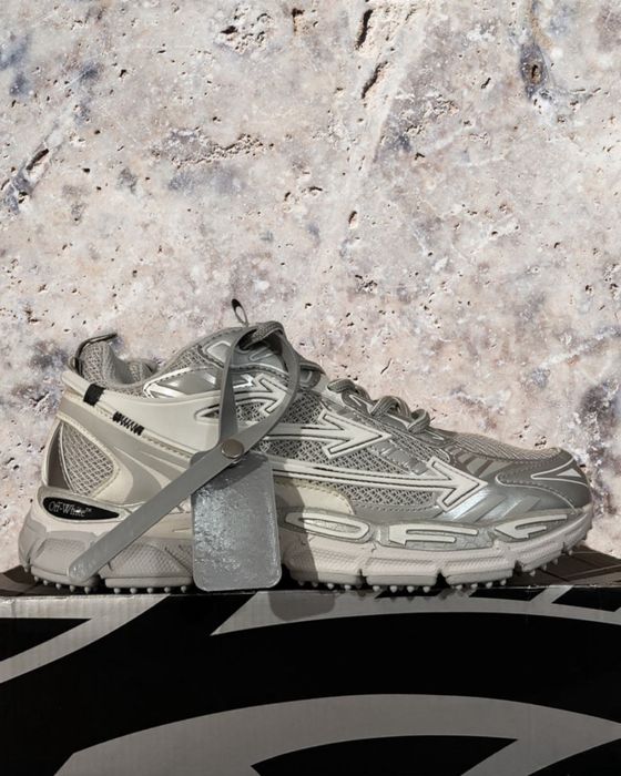 OFF WHITE - Be Right Back