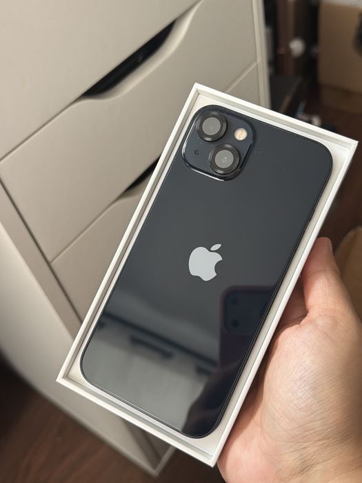 Vand telefon Iphone 13 black 128gb