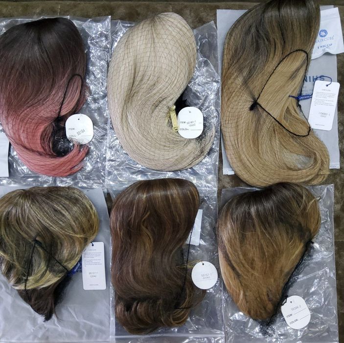 На любой вкус модные парики/хвосты из канекалоне. Термостойкие.