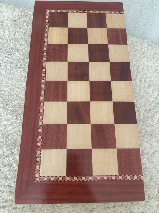 Масивен Дървен Шах и Табла