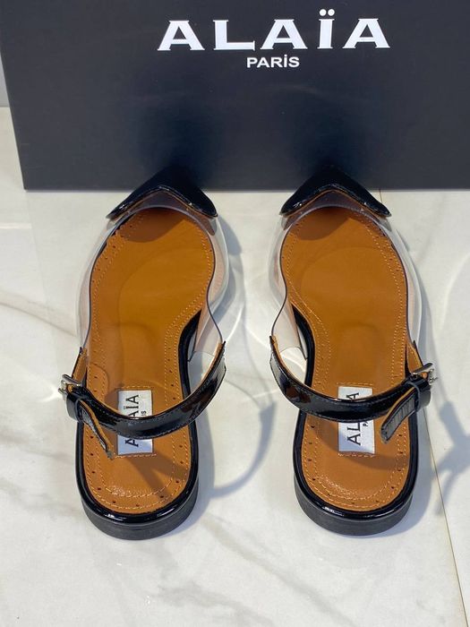 Нови обувки Alaia със сърца