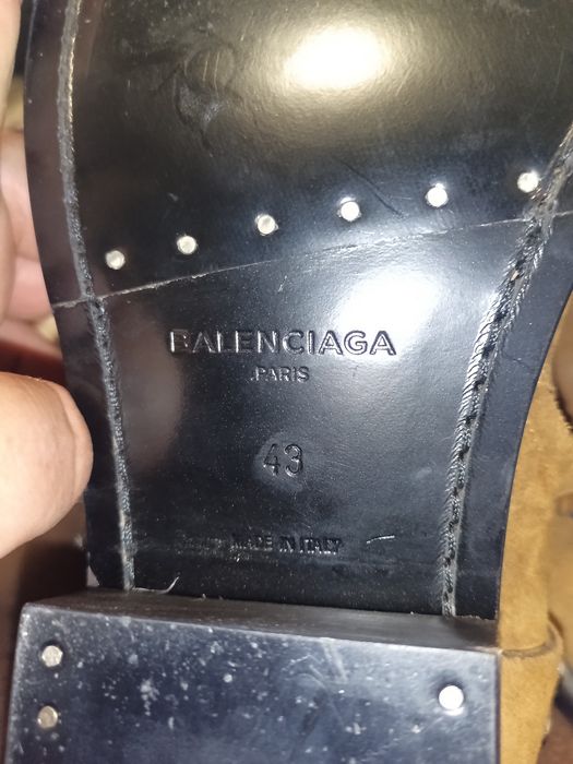Se vine balenciaga  mărimea 43