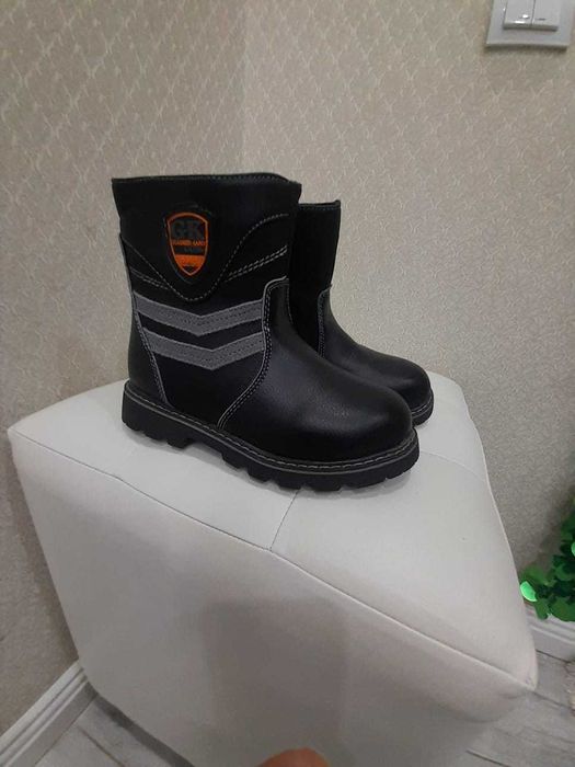 Продам детские зимние сапоги