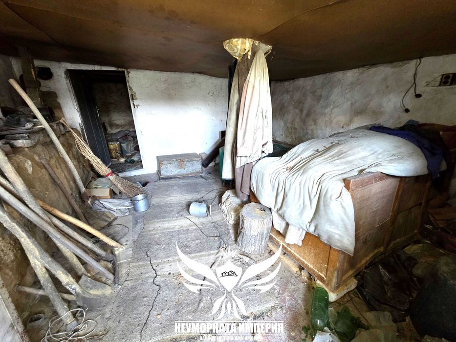 Продавам едноетажна къща с постройки 120РЗП с 997кв двор село Ахматово