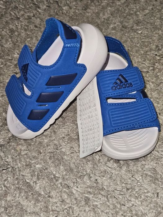 Нови сандали adidas
