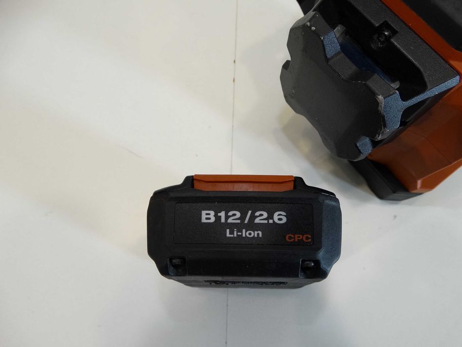 Резервиран Hilti PM 30 MG - 3D Линеен лазерен нивелир