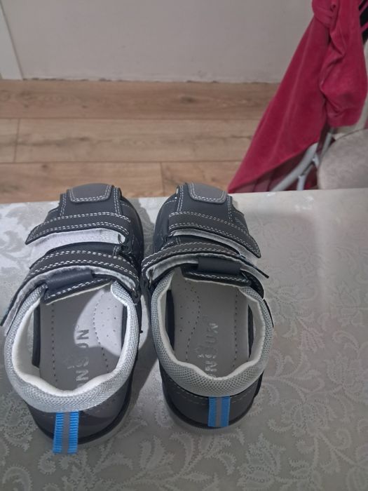 Продам сандалики