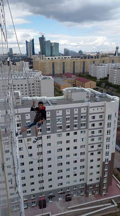 Промышленный альпенист.