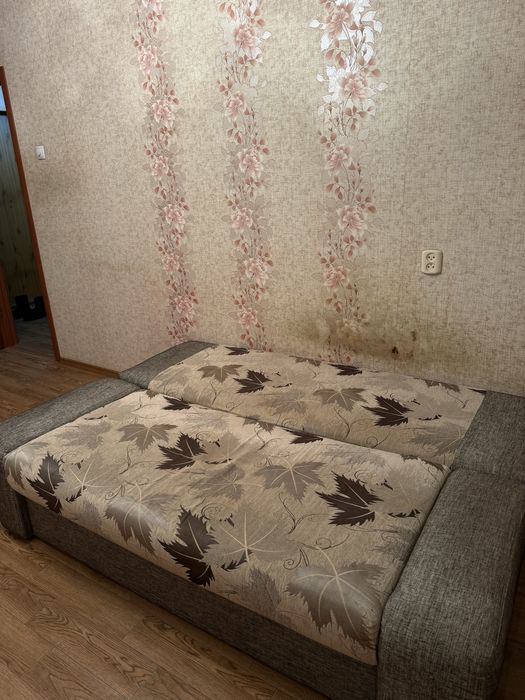 отдам диван почти даром